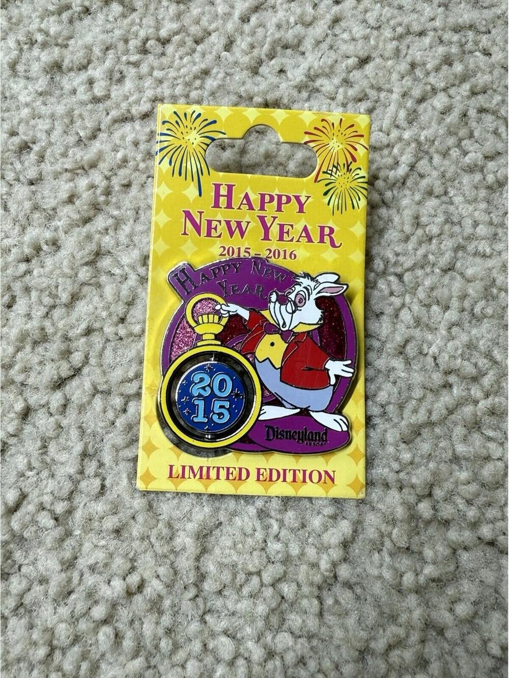 Disneyland Happy New Year 2015 2016 White Rabbit LE Disney Pin on Card